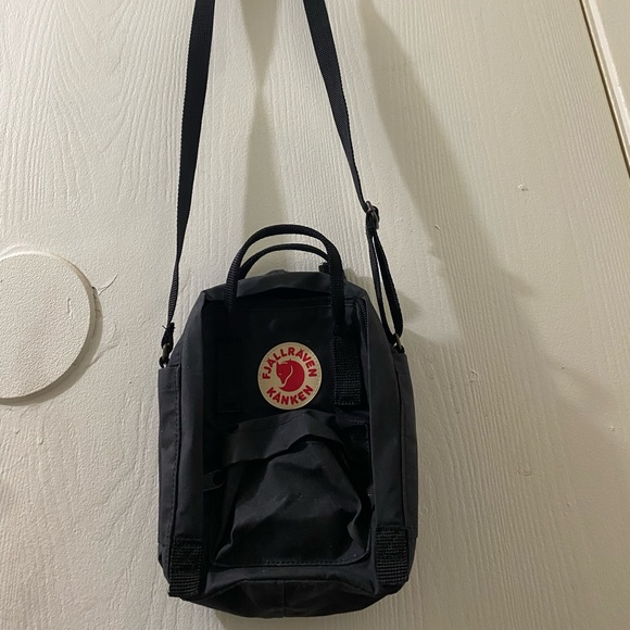 Great bay for camping or outdoor fun - Picture 1 of 3